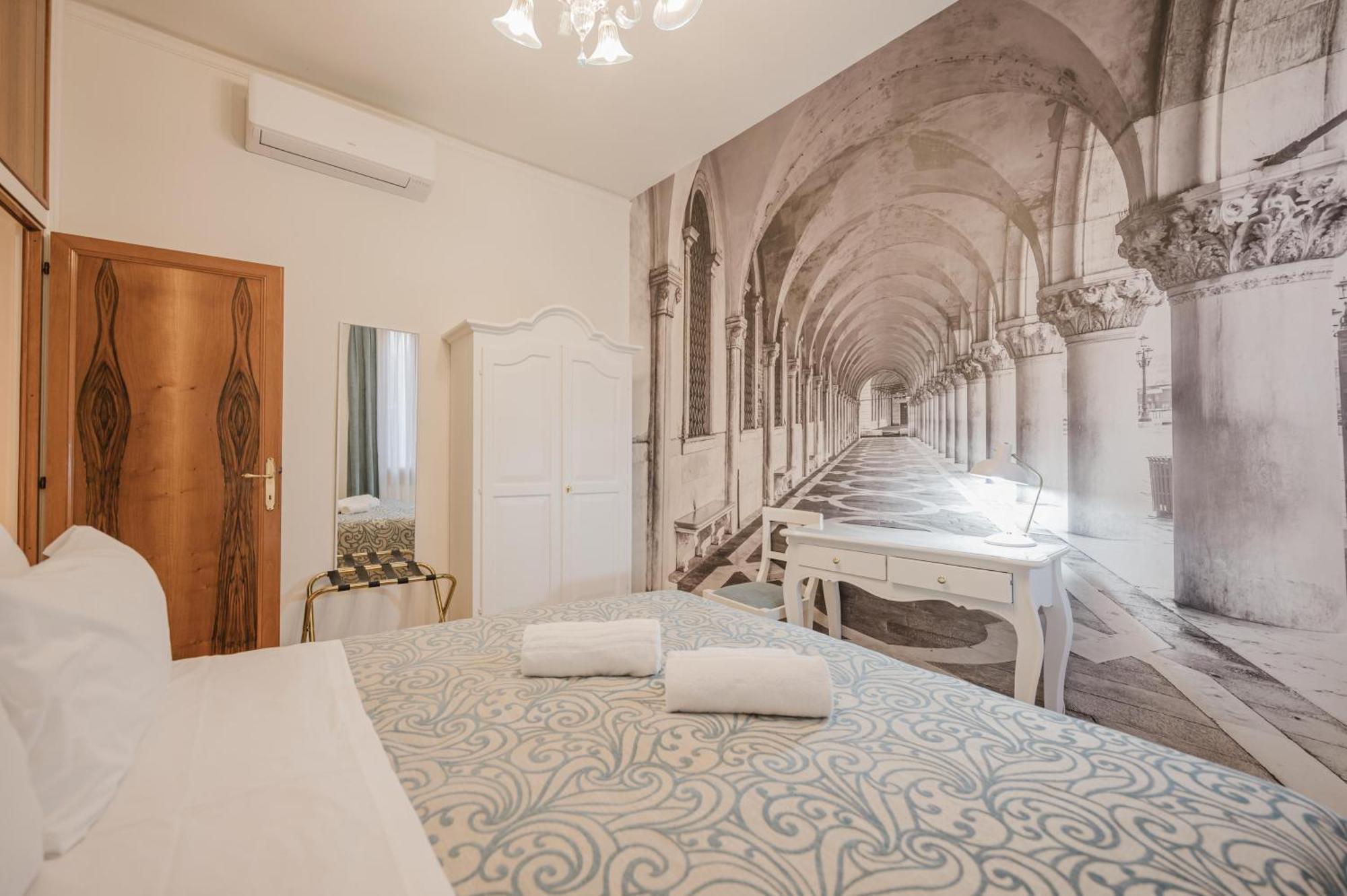 Santo Stefano Palace Apartment Venedig