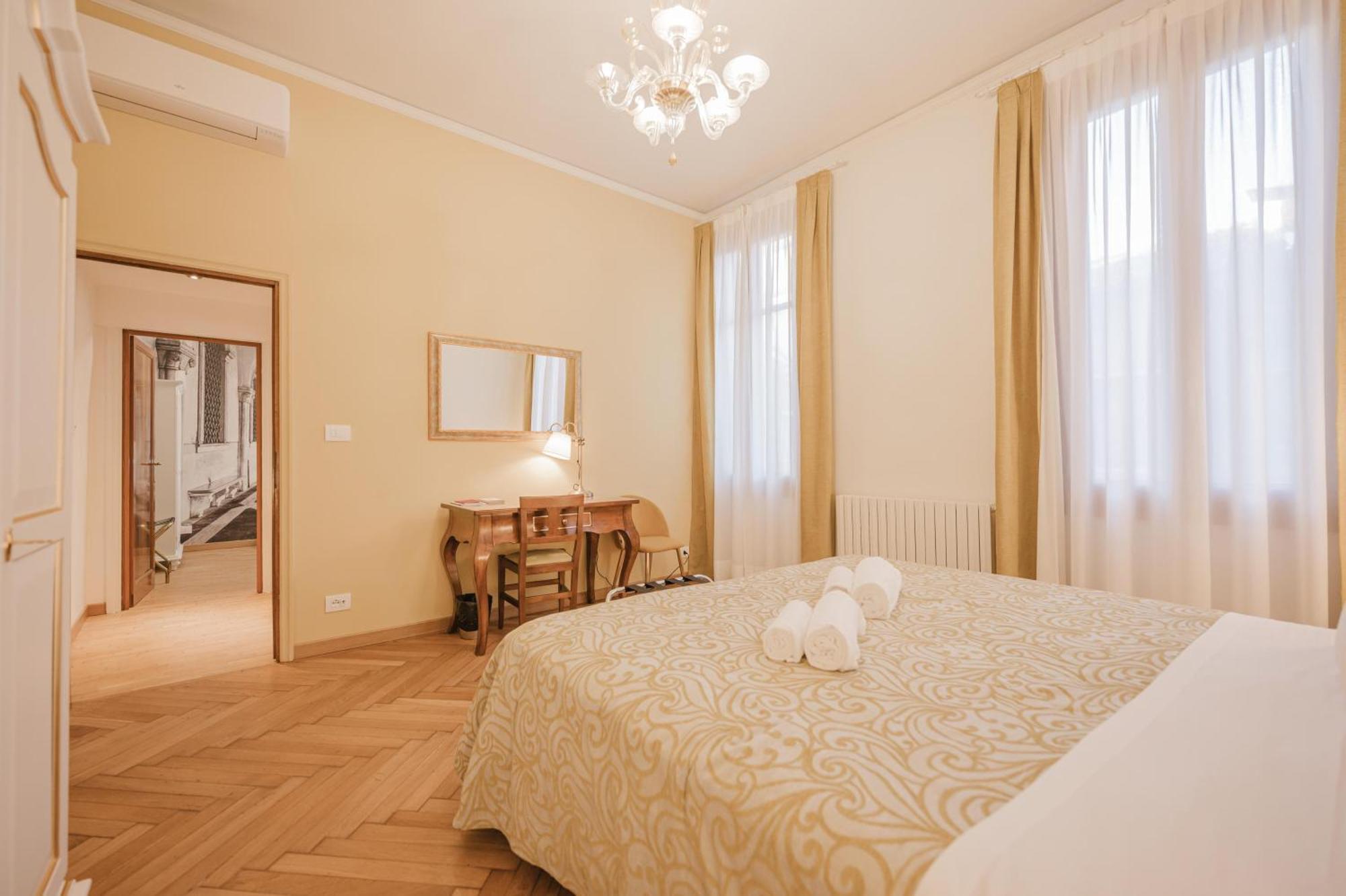 Appartement Santo Stefano Palace Venetië